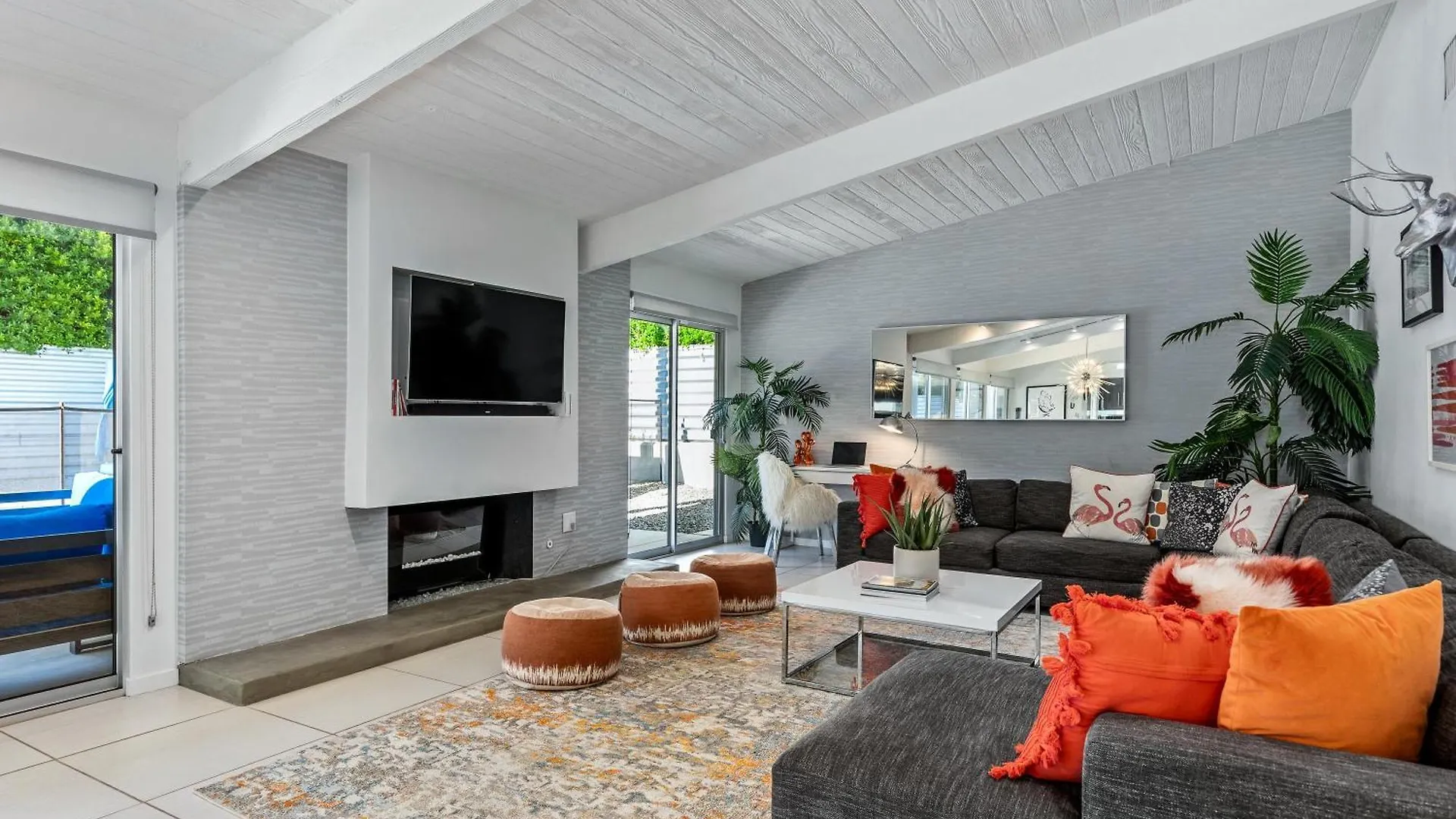 Far Far Away In Vista Las Palmas By Acme House Company Palm Springs 0*,  États-Unis