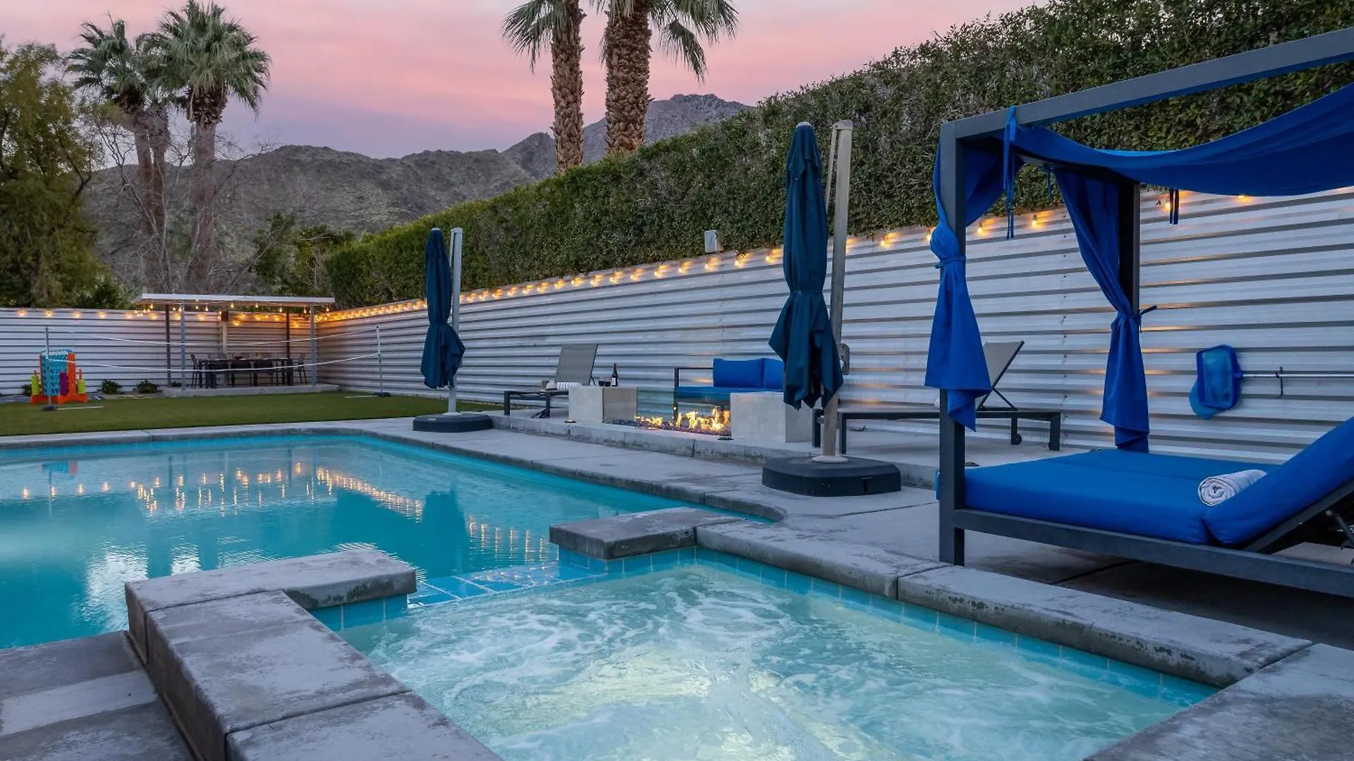 Far Far Away In Vista Las Palmas By Acme House Company Palm Springs États-Unis